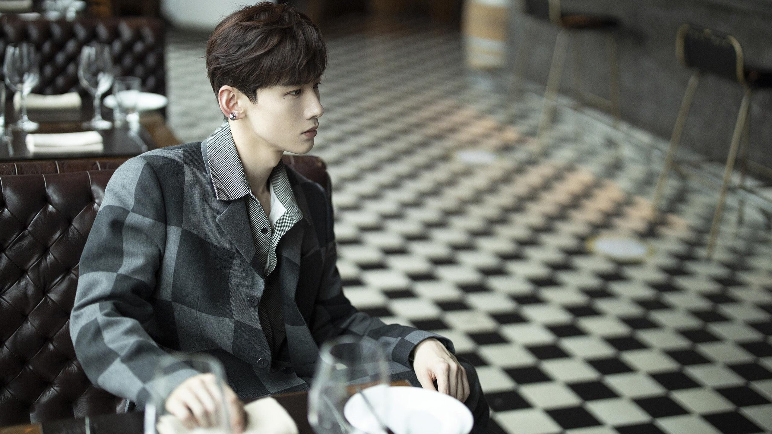 瑞士蝶泳新秀挑战赛场，蝶泳教练凯瑞